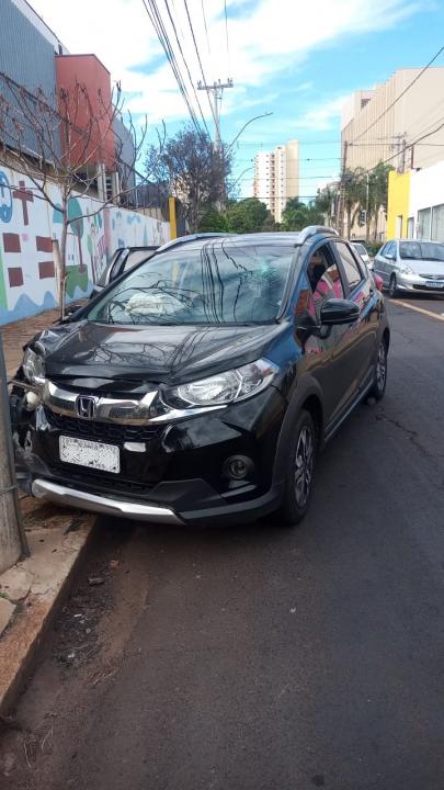 Foto 4 de 4 — Susto: Acidente no Centro de Araraquara deixa motorista e criança feridos